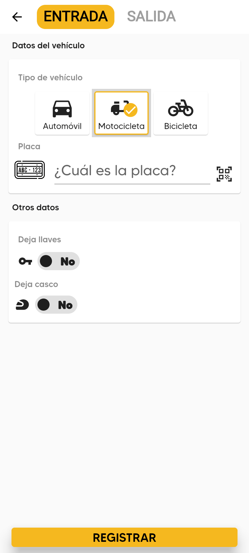 Formulario de entrada con Motocicleta seleccionada; en Otros datos aparecen los interruptores Deja llaves y Deja casco, ambos en No.