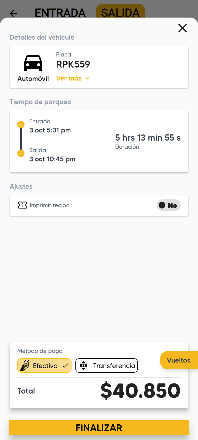 Resumen de cobro de un Automóvil: Detalles del vehículo, Tiempo de parqueo con entrada, salida y duración, Ajustes con Imprimir recibo en No, Método de pago Efectivo, el Total y el botón FINALIZAR.