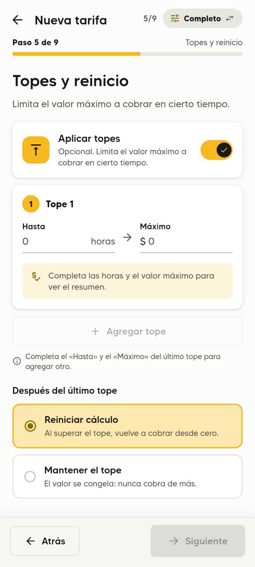 Paso 5 de 9, Topes y reinicio, con Aplicar topes activado, el Tope 1 con Hasta en horas y Máximo, Agregar tope y las opciones Reiniciar cálculo y Mantener el tope.