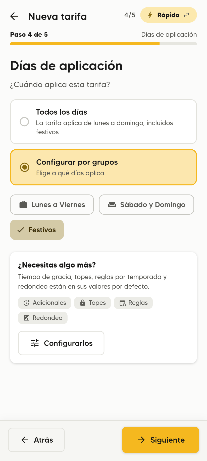 Días de aplicación con Configurar por grupos seleccionado y el grupo Festivos marcado; debajo, el aviso ¿Necesitas algo más? con el botón Configurarlos.