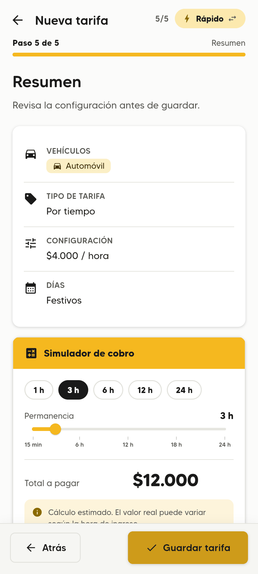 Resumen de la tarifa en el celular: Vehículos Automóvil, Tipo de tarifa Por tiempo, Configuración $4.000 / hora, Días Festivos, el Simulador de cobro y el botón Guardar tarifa.