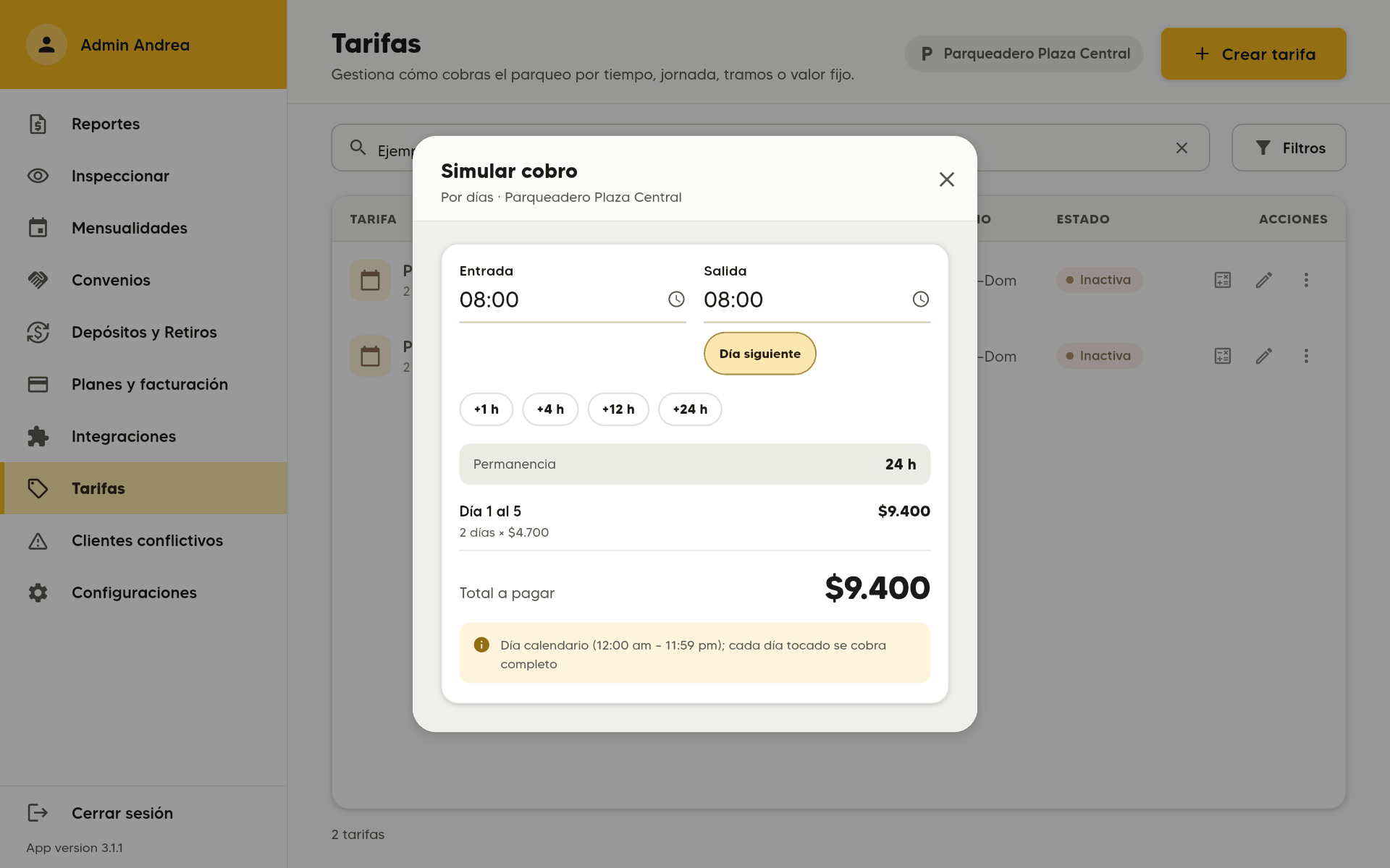 Simular cobro Por días de 08:00 a 08:00 del día siguiente: permanencia 24 h, Día 1 al 5, 2 días × $4.700, Total a pagar $9.400. En un computador.