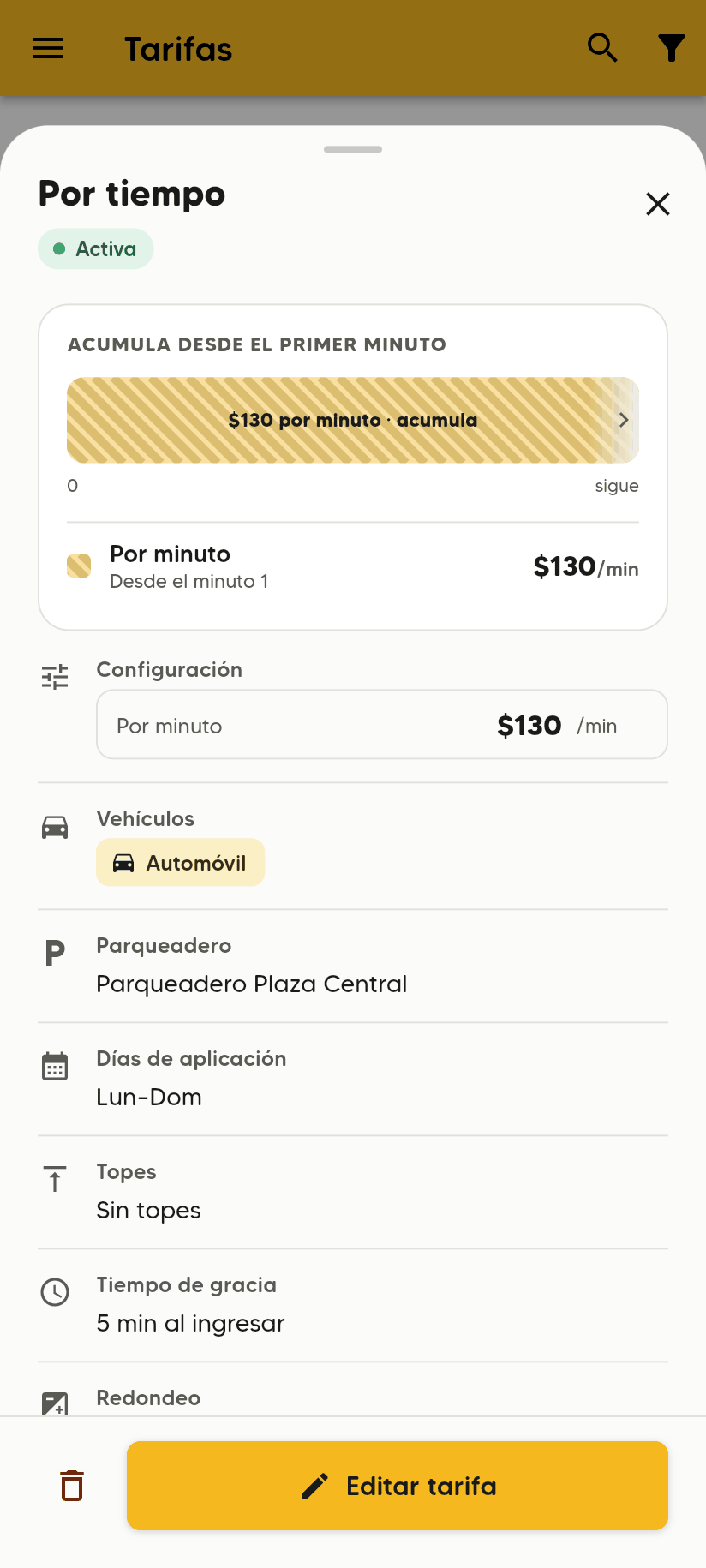 Detalle de una tarifa Por tiempo en el celular con su estado, Configuración, Vehículos, Parqueadero, Días de aplicación, Topes, Tiempo de gracia y Redondeo; abajo, el ícono de papelera y el botón Editar tarifa.